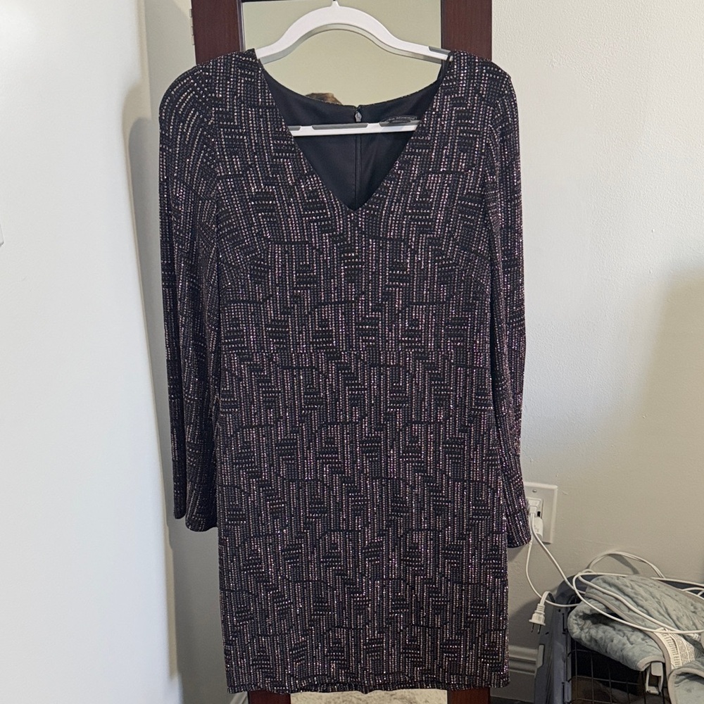 Jessica Howard Black and Gold Long Sleeve Dress